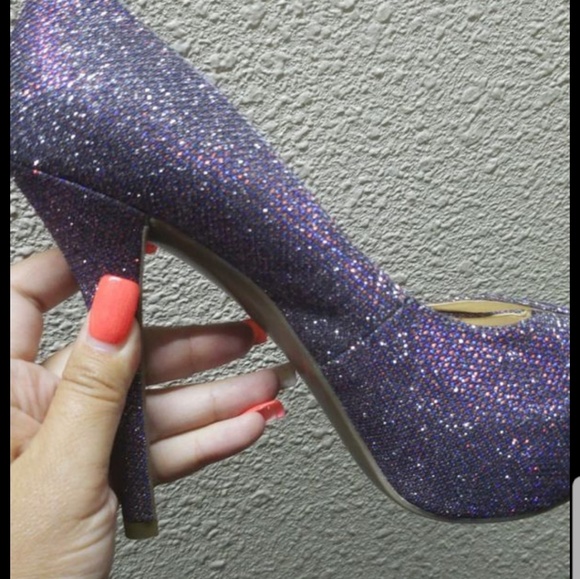 Guess Shoes - Picture 1 of 3